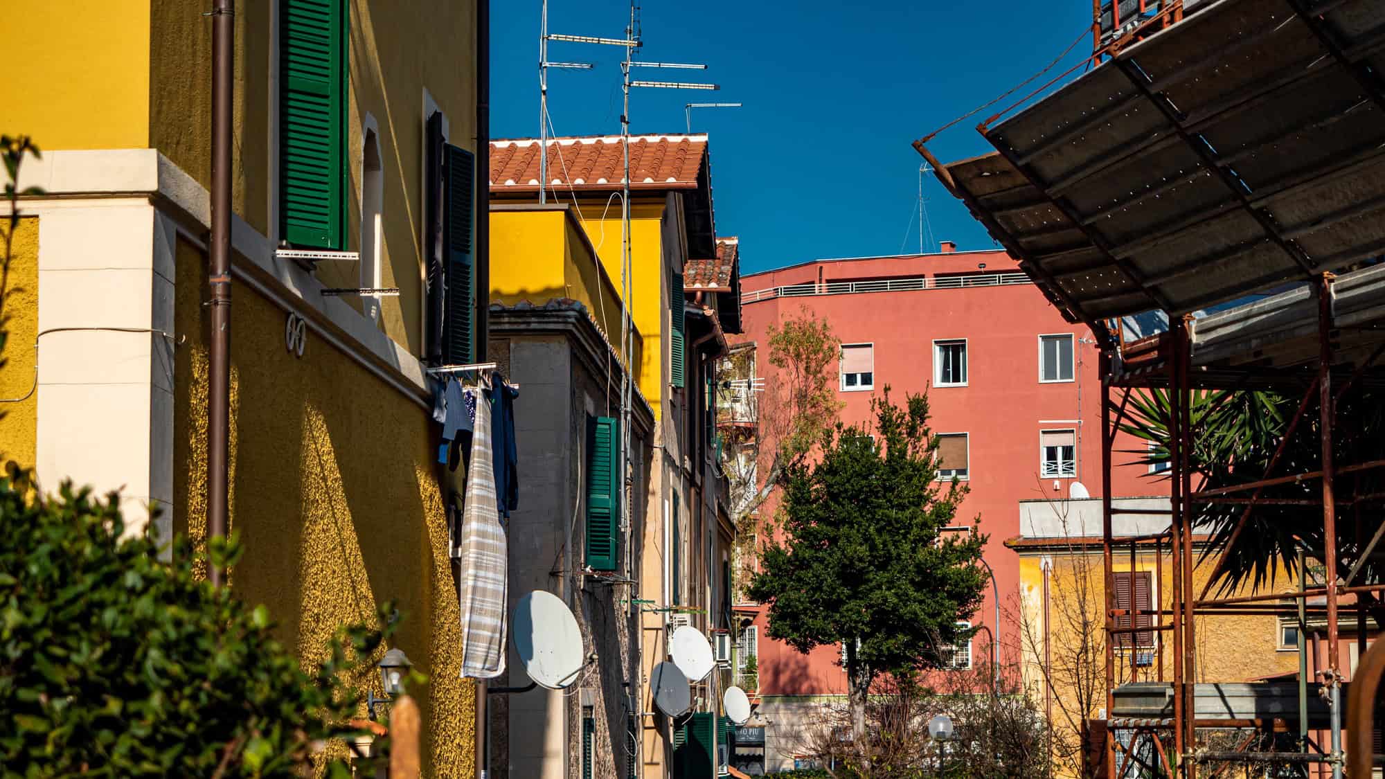 Vêtements suspendus dans le quartier de Garbatella, Rome